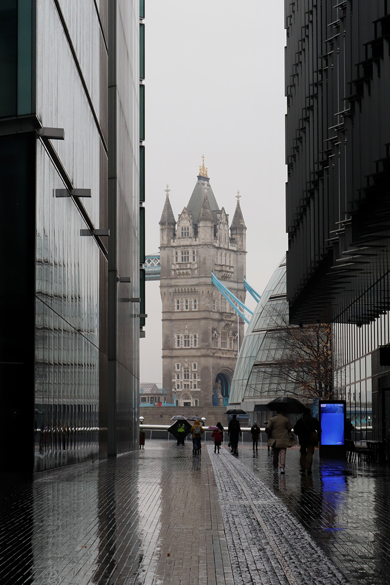 Foto von einem Turm der Tower Bridge in London