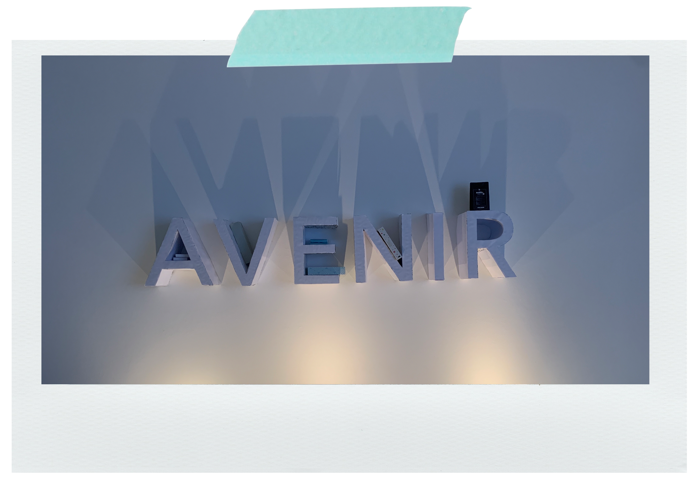 AVENIR typo shelf